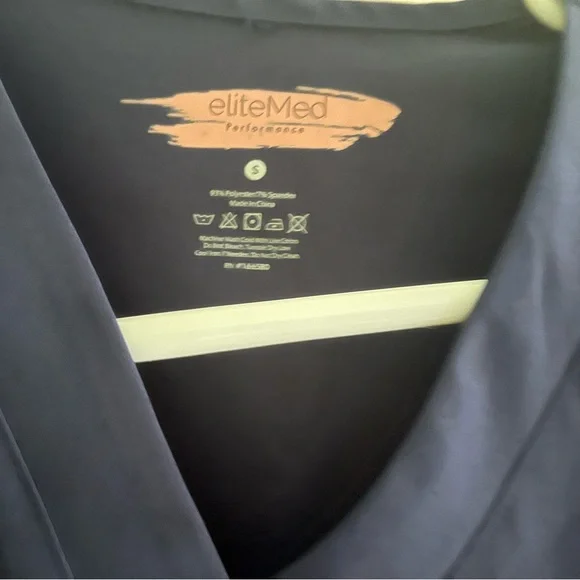 Navy Women's Scrub Set - Picture 2 of 4